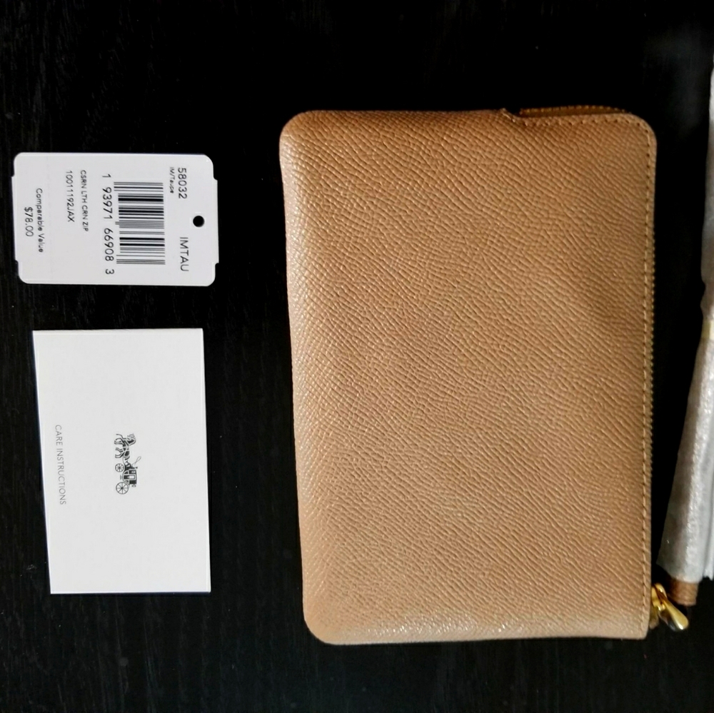 Female Coach wristlet wallet